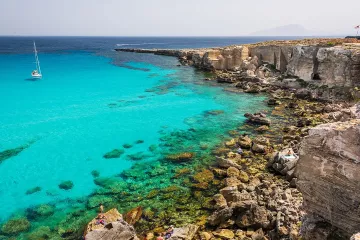 Egadi Day: Escursione in barca Favignana e Levanzo esclusiva